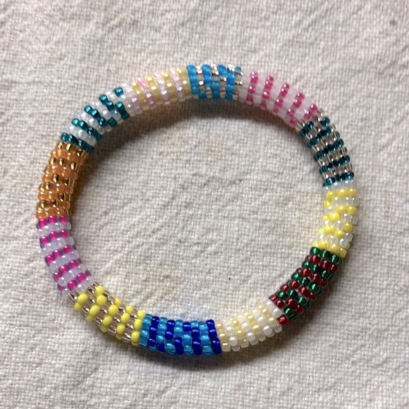 Silver pink orange yellow gold red white blue green Bracelet, Beaded, medium - Picture 4 of 4